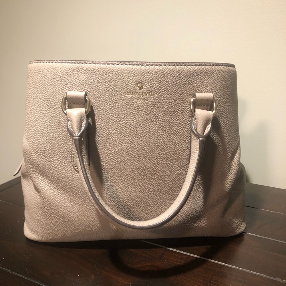 Kate Spade Evangeline Larchmont Avenue cityscape